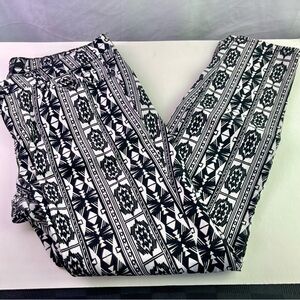 Forever 21 Black and White Geometric Print Pants